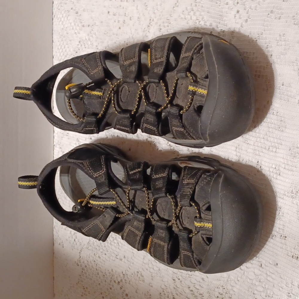 Black Keen Sandals